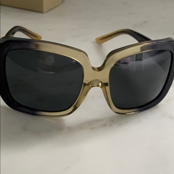 Burberry sunglasses made in 🇮🇹 - Picture 7 of 7
